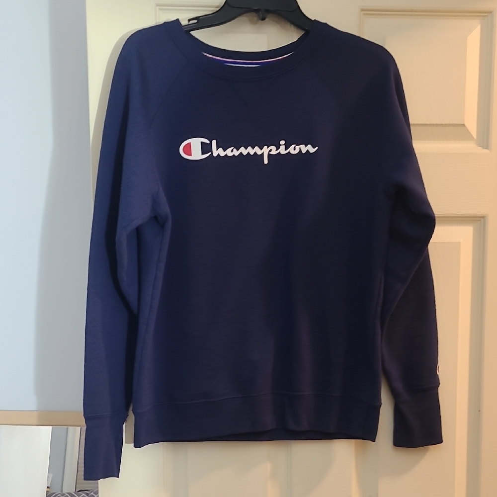 Medium Women's Vintage Champion Navy Blue Crewneck Sweatshirt with Script Logo